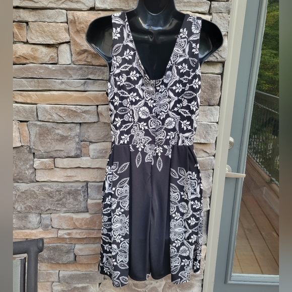 Venus Dress - Picture 2 of 8